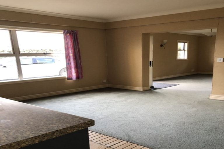 Photo of property in 2/70 Beresford Street, Bayswater, Auckland, 0622