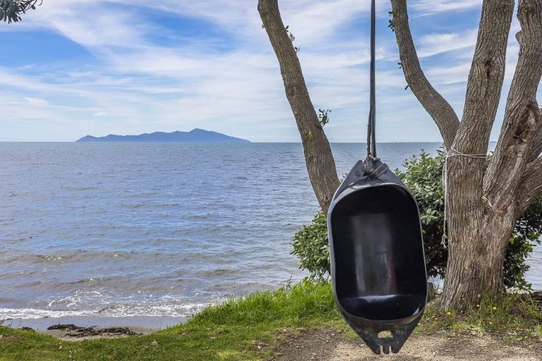 Photo of property in 10 Ocean Parade, Pukerua Bay, 5026