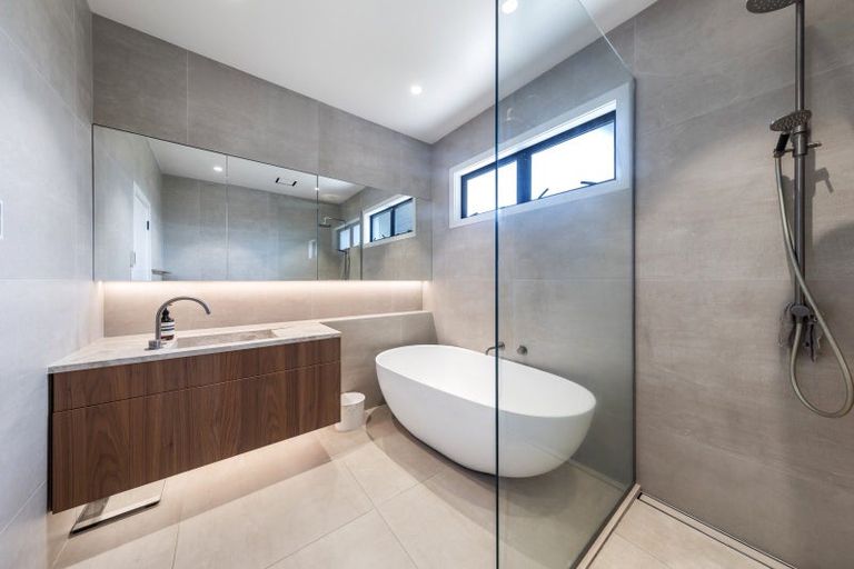 Photo of property in 56 Covil Avenue, Te Atatu South, Auckland, 0610