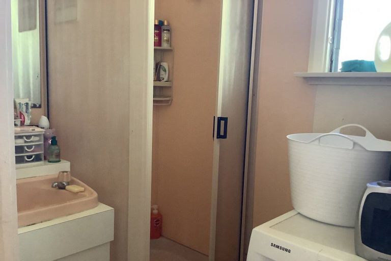 Photo of property in 24 Dunstan Street, Clyde, 9330