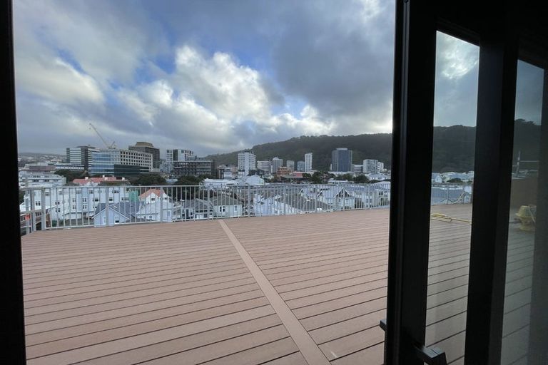 Photo of property in Endeavour Apartments, 6/125 Thorndon Quay, Pipitea, Wellington, 6011
