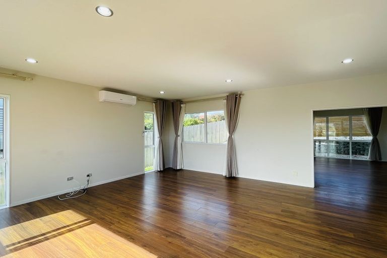 Photo of property in 4a Marina View Drive, West Harbour, Auckland, 0618