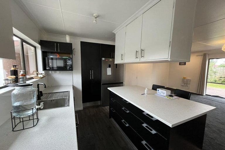 Photo of property in 32 Strathmore Avenue, Levin, 5510