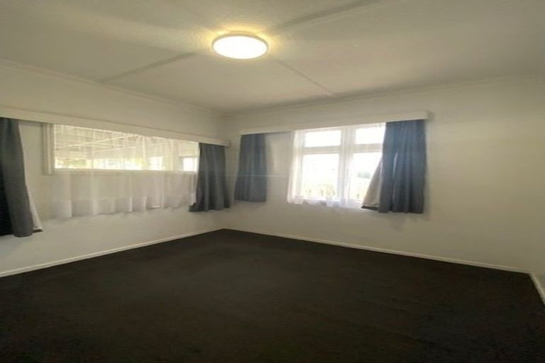 Photo of property in 17 Lawrence Street, Newtown, Wellington, 6021
