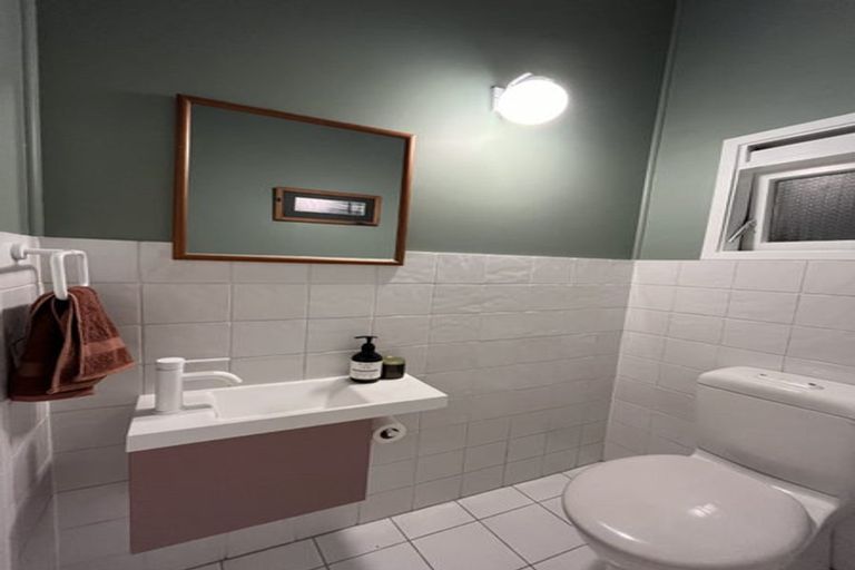 Photo of property in 69 Potter Avenue, Northcote, Auckland, 0627