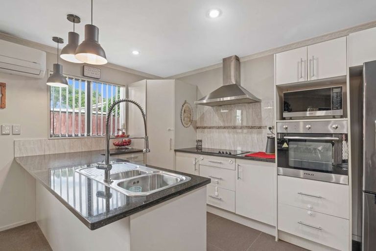 Photo of property in 100a Gloucester Road, Manurewa, Auckland, 2102