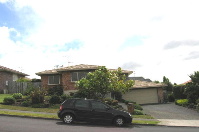 Photo of property in 19 Bluebird Crescent, Unsworth Heights, Auckland, 0632