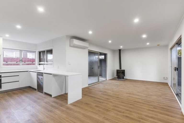 Photo of property in 32 Idlewild Avenue, Mangere, Auckland, 2022