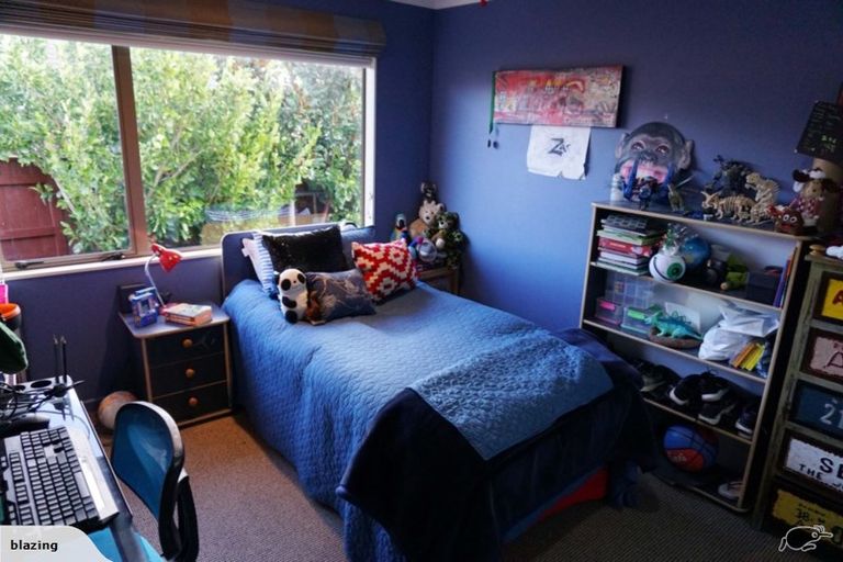 Photo of property in 15 Johnstone Drive, Fitzherbert, Palmerston North, 4410