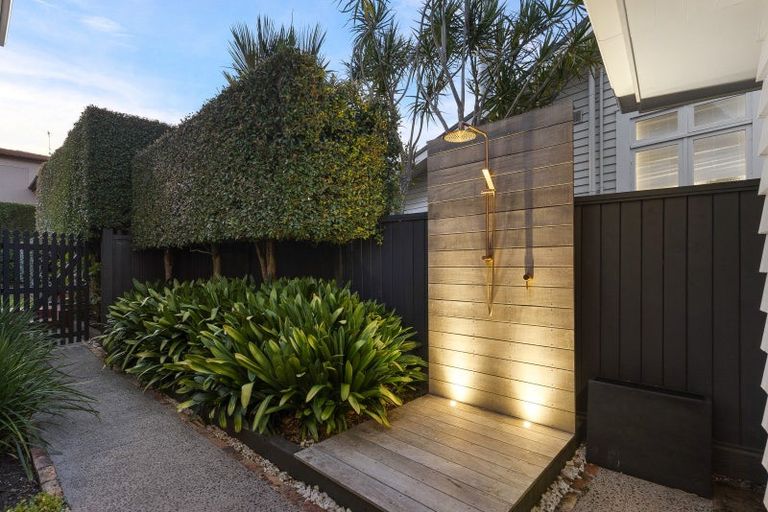 Photo of property in 28 Jubilee Avenue, Devonport, Auckland, 0624