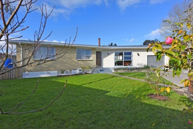 Photo of property in 54 Hillside Drive, Maoribank, Upper Hutt, 5018