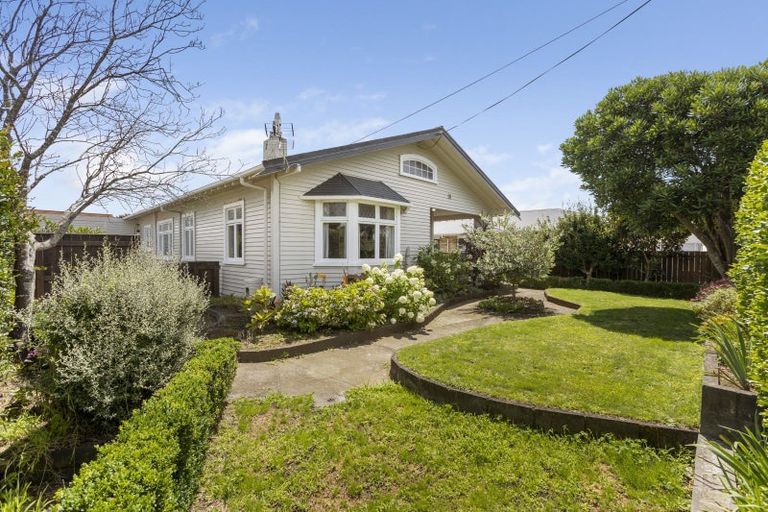 Photo of property in 96 Tukapa Street, Westown, New Plymouth, 4310