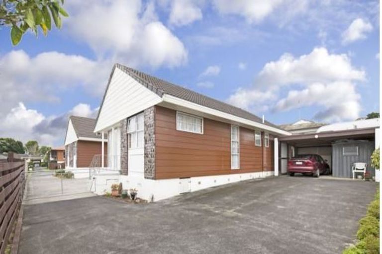 Photo of property in 2/3 Benygloe Place, Highland Park, Auckland, 2010