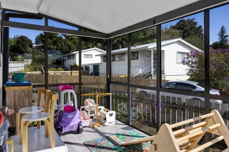 Photo of property in 6a Brixham Place, Merrilands, New Plymouth, 4312