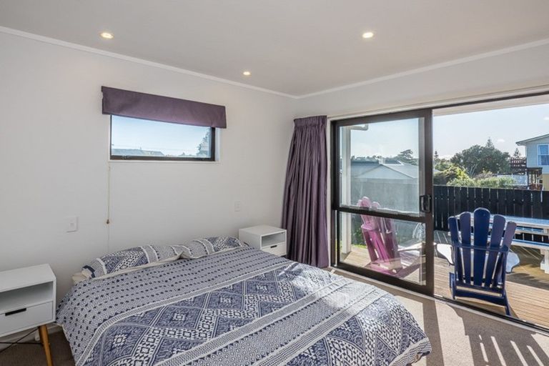 Photo of property in 27 Titoki Road, Waikanae Beach, Waikanae, 5036