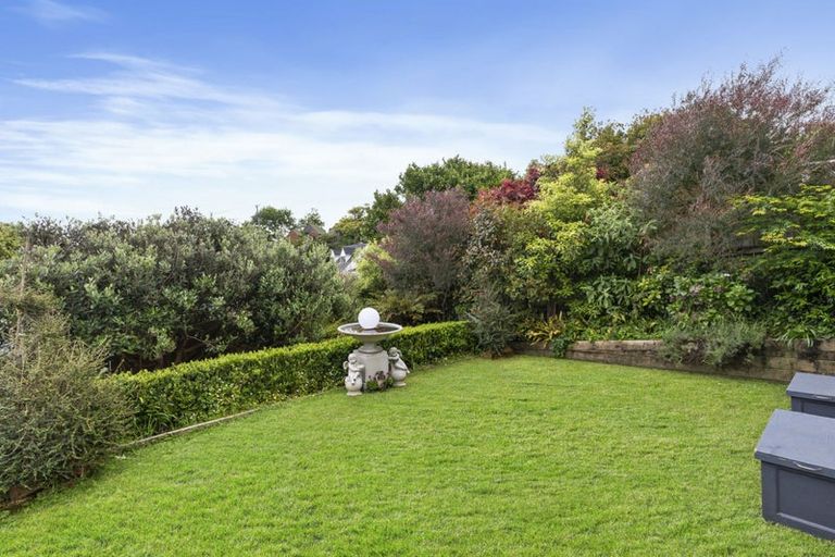 Photo of property in 25 Huka Road, Birkenhead, Auckland, 0626