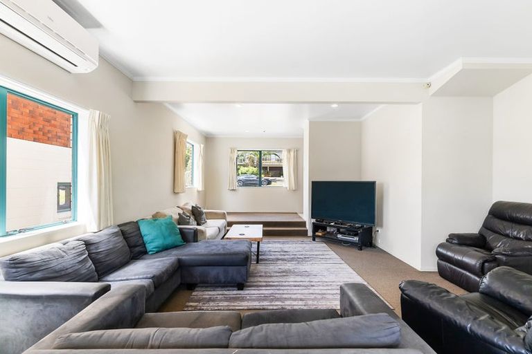 Photo of property in 33b Dalwhinnie Parade, Highland Park, Auckland, 2010