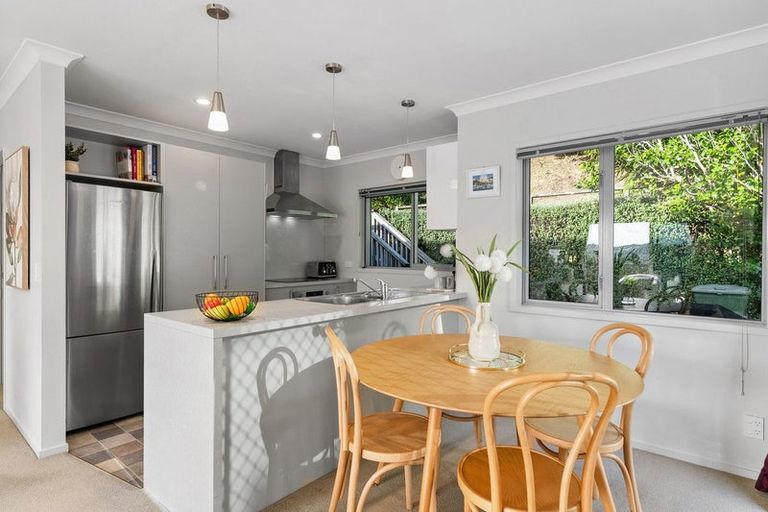 Photo of property in 16 Ted Gilberd Place, Newlands, Wellington, 6037