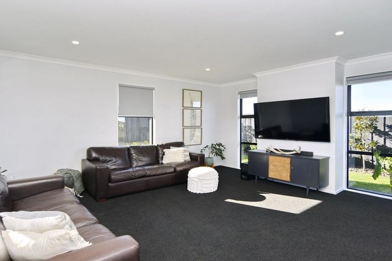 Photo of property in 33 Highgate Drive, Rangiora, 7400