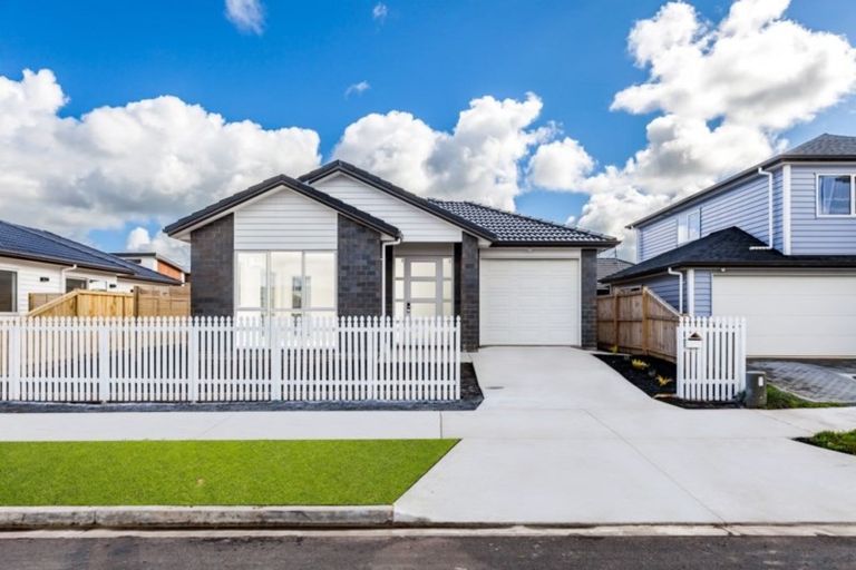 Photo of property in 12 Hemopo Street, Pukekohe, 2120