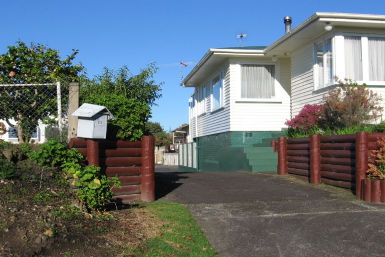 Photo of property in 2/20 Bridge Avenue, Te Atatu South, Auckland, 0610