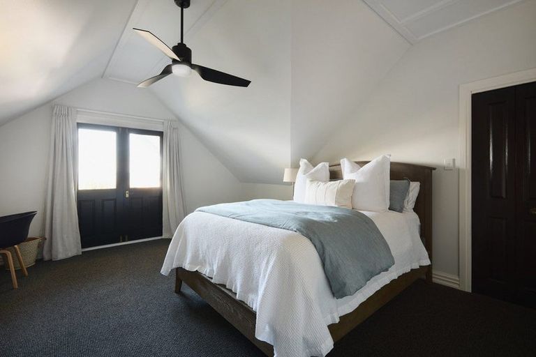 Photo of property in 10 Cobden Road, Bluff Hill, Napier, 4110