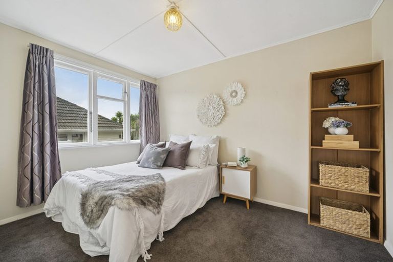 Photo of property in 83 Taylor Terrace, Tawa, Wellington, 5028