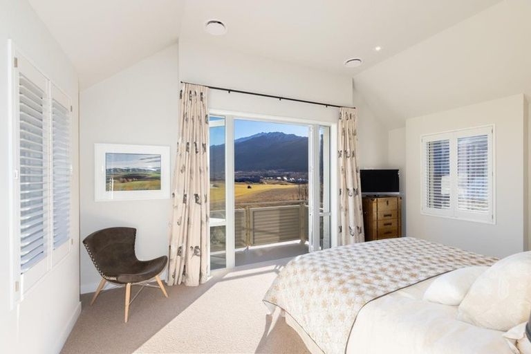 Photo of property in 15 Ayrburn Ridge, Arrowtown, Queenstown, 9371