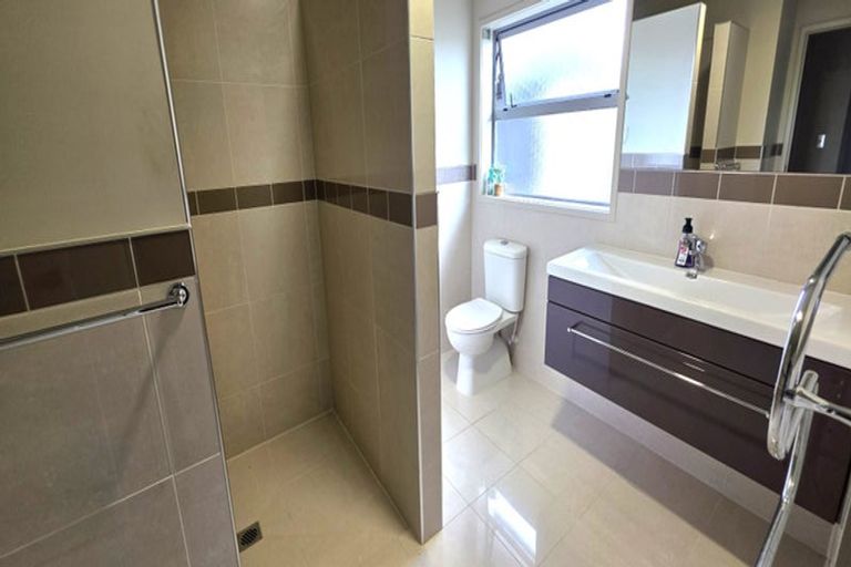 Photo of property in 34 Holcombrooke Lane, Welcome Bay, Tauranga, 3175