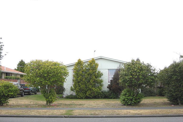 Photo of property in 142 Queenspark Drive, Parklands, Christchurch, 8083