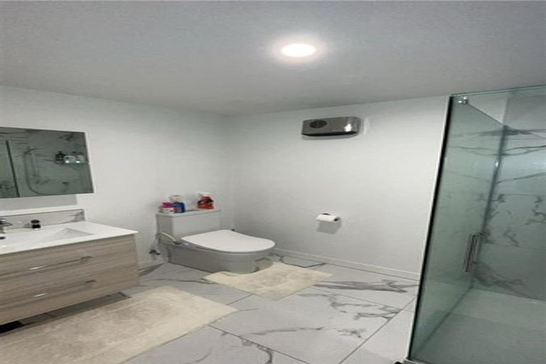 Photo of property in 86b Vodanovich Road, Te Atatu South, Auckland, 0610