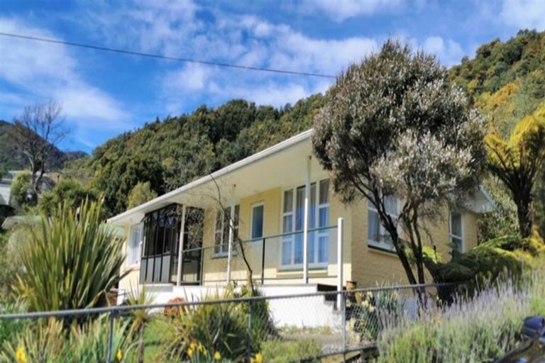 Photo of property in 36 South Terrace, Picton, 7220