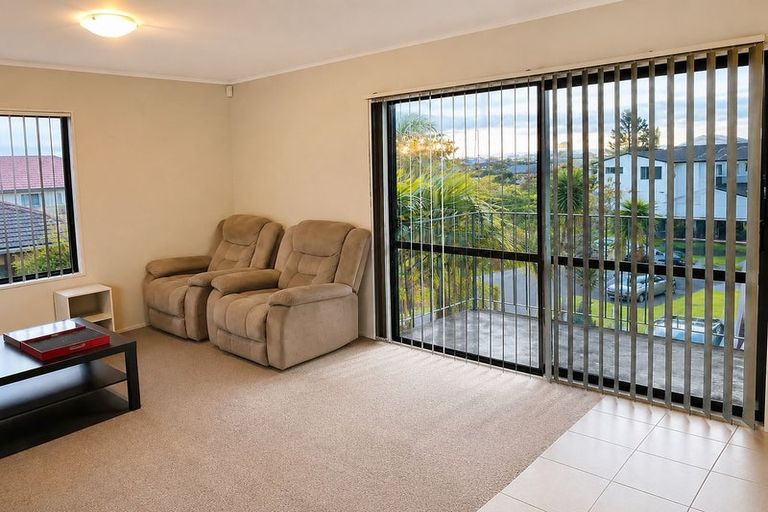 Photo of property in 18 Astelia Place, Goodwood Heights, Auckland, 2105