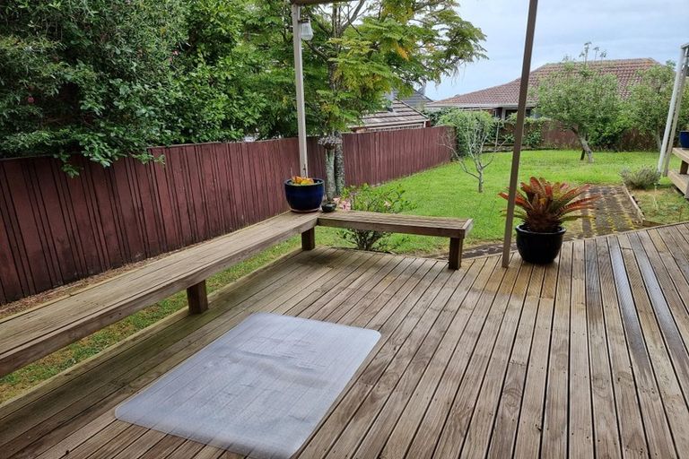 Photo of property in 57 Dalwhinnie Parade, Highland Park, Auckland, 2010