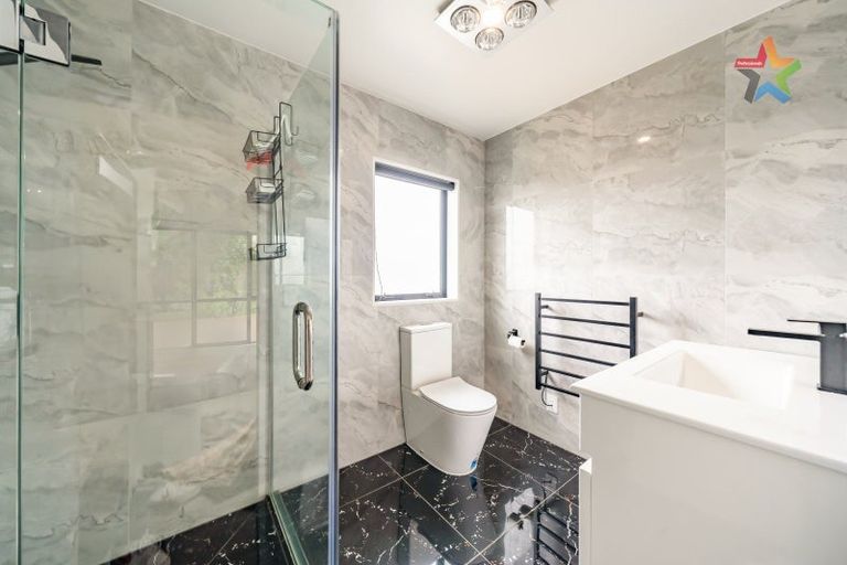 Photo of property in 6 Poto Road, Normandale, Lower Hutt, 5010