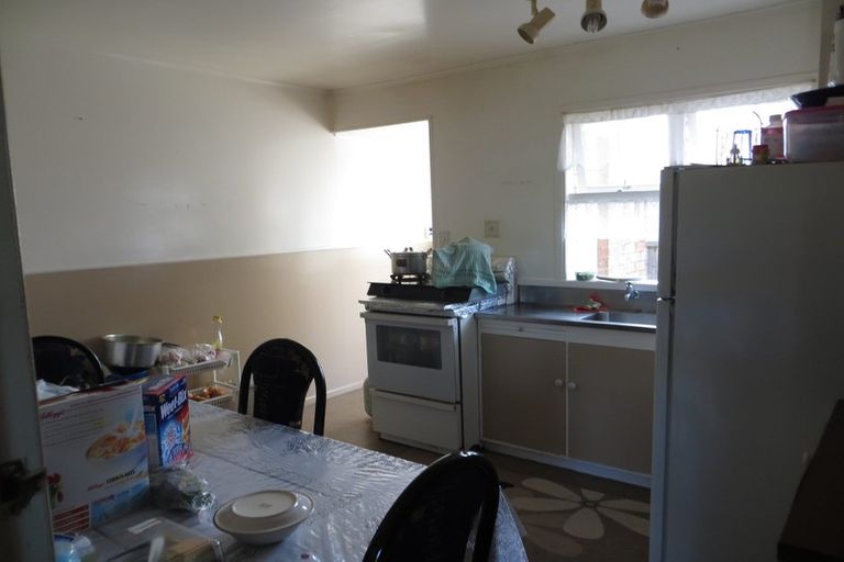Photo of property in 2/10 Halcyon Place, Papatoetoe, Auckland, 2025