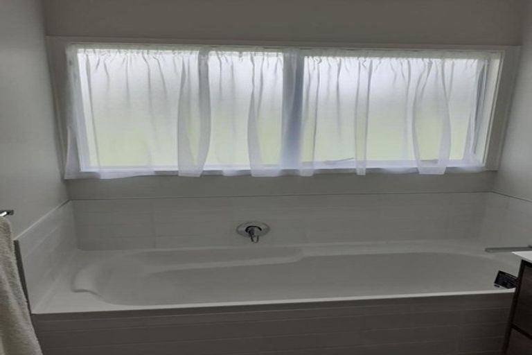 Photo of property in 3 Oakhaven Place, Ranui, Auckland, 0612