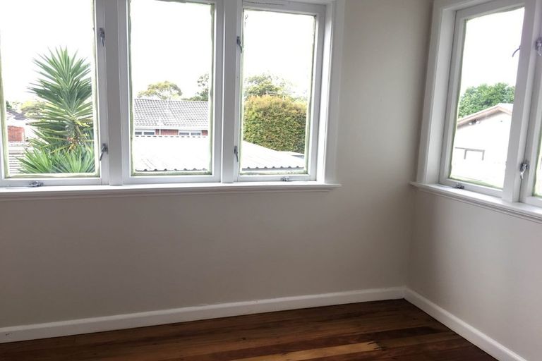 Photo of property in 50 Fruitvale Road, New Lynn, Auckland, 0600