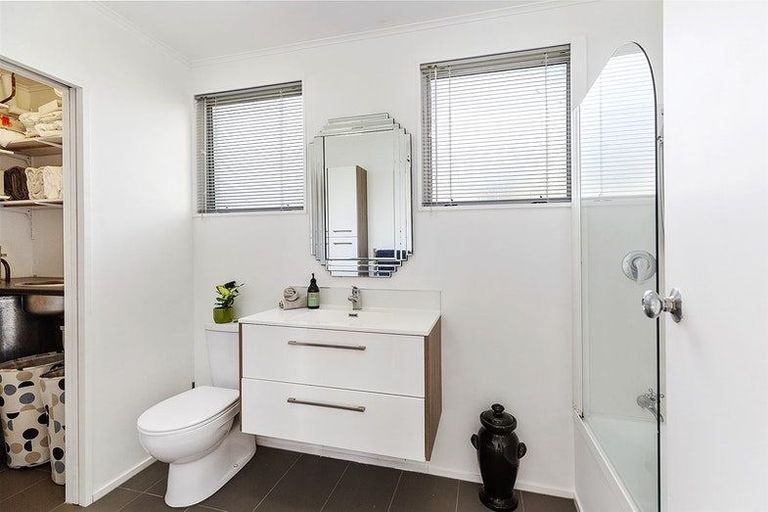 Photo of property in 97 Kahu Road, Paremata, Porirua, 5024