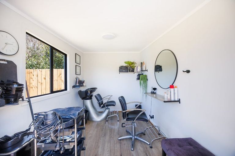 Photo of property in 110 Peter Hall Drive, Kelvin Grove, Palmerston North, 4414