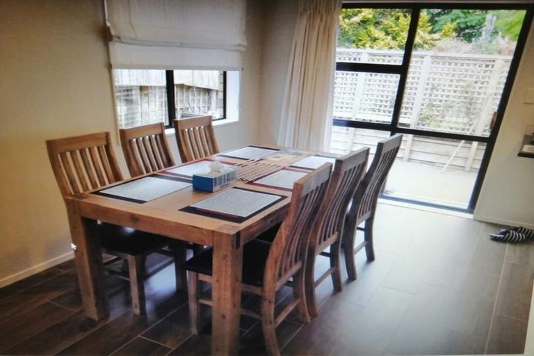 Photo of property in 1 Spears Place, Botany Downs, Auckland, 2010