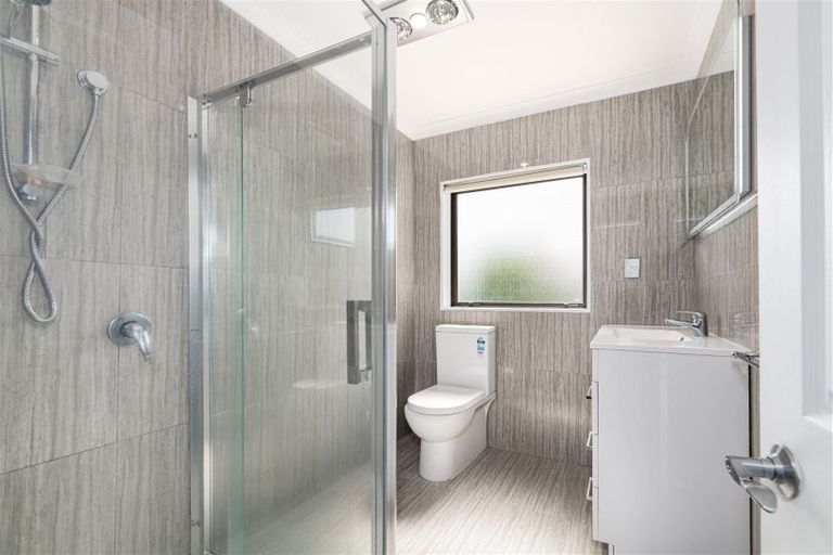 Photo of property in 76 San Valentino Drive, Henderson, Auckland, 0612