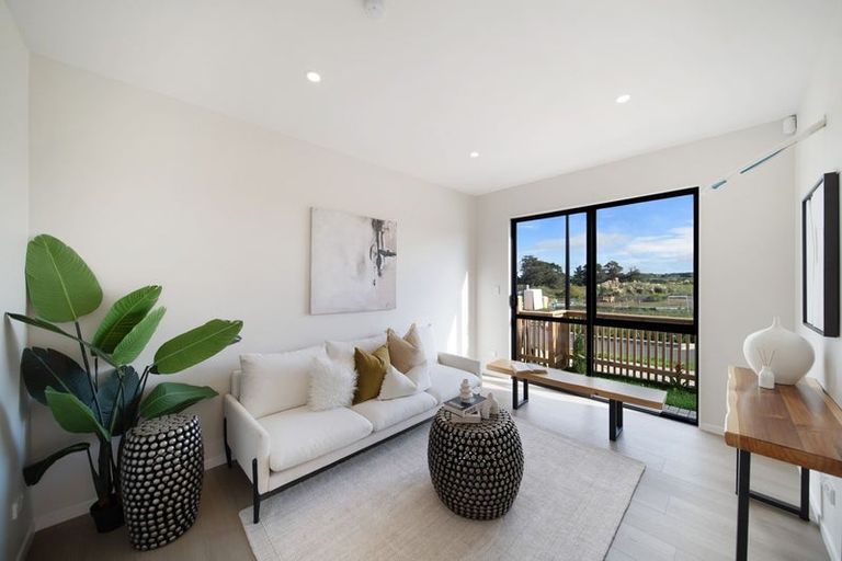Photo of property in 3 Taipahitini Road, Rosehill, 2113