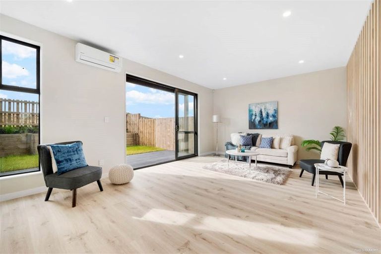 Photo of property in 18 Willowherb Lane, Hobsonville, Auckland, 0616