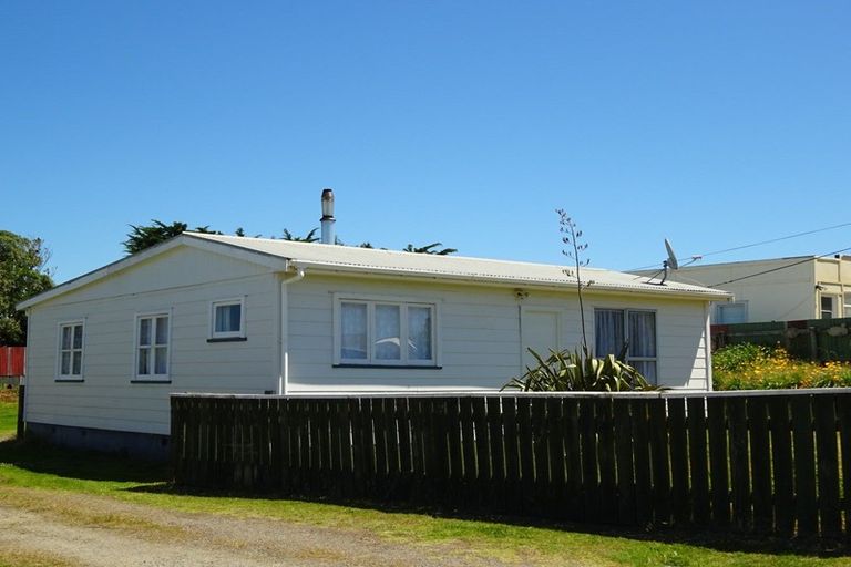 Photo of property in 36 Pratt Avenue, Foxton Beach, Foxton, 4815