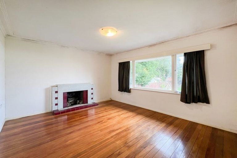 Photo of property in 3201 Great North Road, New Lynn, Auckland, 0600