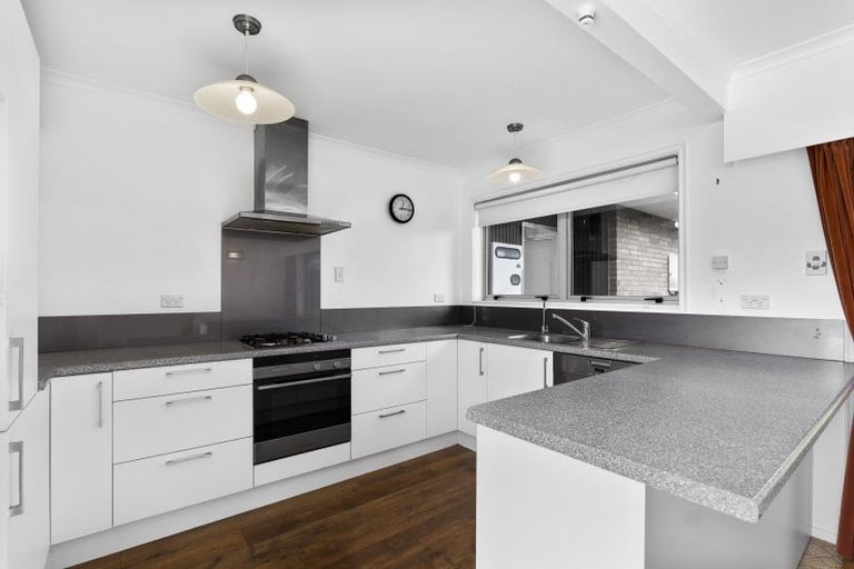 Photo of property in 8 Warren Place, Frankleigh Park, New Plymouth, 4310