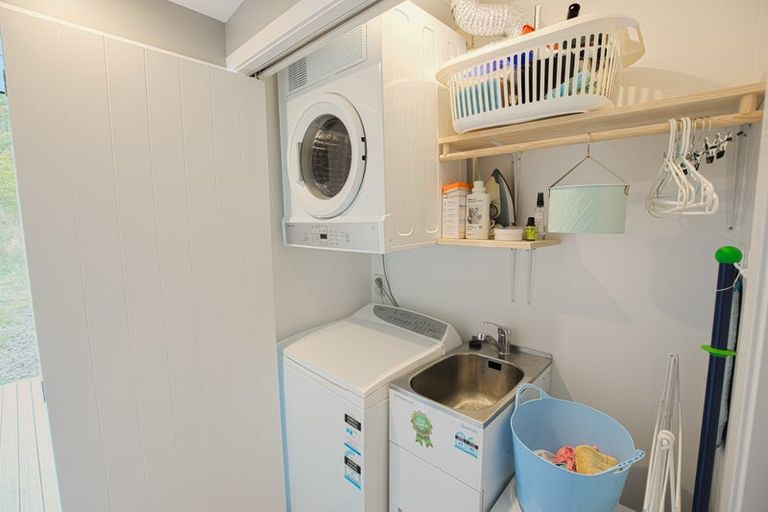 Photo of property in 26 Rarangi Way, Owhiro Bay, Wellington, 6023