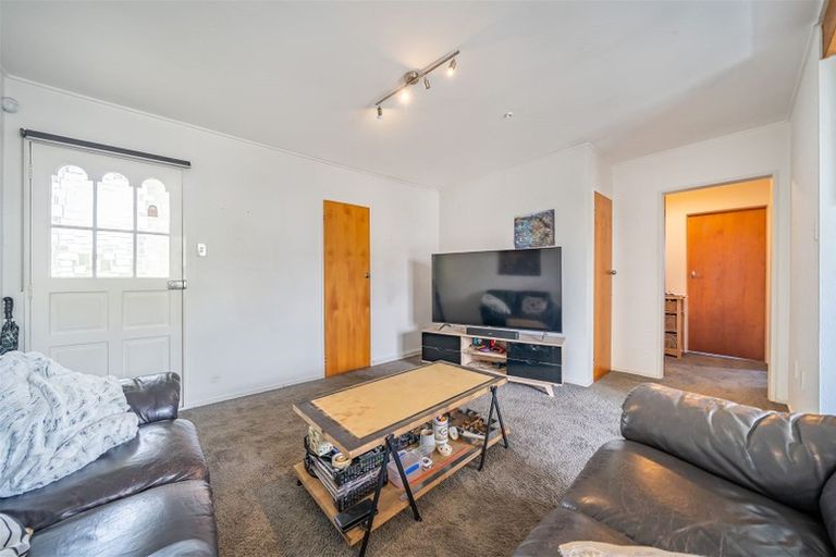 Photo of property in 2/19 Pirie Crescent, Moera, Lower Hutt, 5010