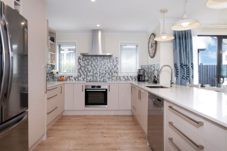 Photo of property in 35 Dida Park Drive, Kumeu, 0810